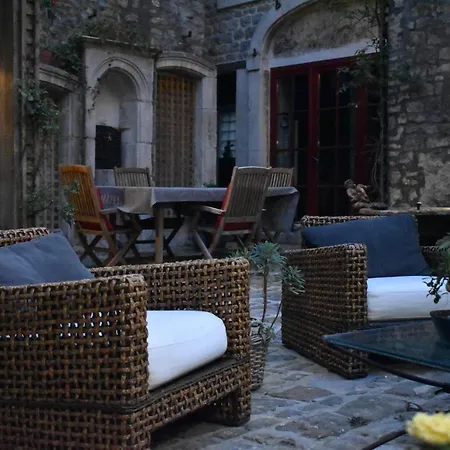 Le Relais De Saint Jacques Couette-café